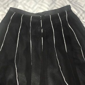 🌸 4x20 🌸 WDNY SHEER & SILK BLACK AND WHITE SKIRT